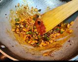 A picture of step 1 of Kandha poha.