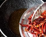A picture of step 1 of Lahsun Mirch ki Chutney.