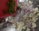 A picture of step 3 of Paneer onion paratha.