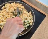 Foto del paso 4 de la receta: Ensalada de pasta con habitas y burrata