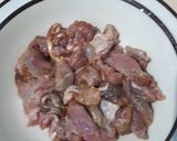 Foto langkah ke 1 dari resep Tumis Daging Cabe Ijo.