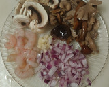 Foto del paso 1 de la receta: Setas con gambas en salsa