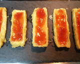 Foto del paso 3 de la receta: Camenbert frito con mermelada de frambuesa y caramelo líquido