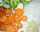 Foto langkah ke 1 dari resep Sayur Bening Oyong Bihun Telur Puyuh Wortel.