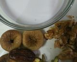 A picture of step 2 of My nutri packed salad with figs.