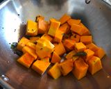 A picture of step 3 of Kodha Nu Shaak/Bhopda Chi Bhaji/Kaddu Ki Subji/Pumpkin Curry.