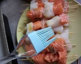 Foto del passaggio 6 della ricetta Spiedini di pesce