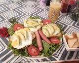 Foto del paso 3 de la receta: Desayuno con huevo y ensalada 🍳🥚🍞🥑🥗🍊