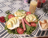 Foto del paso 3 de la receta: Desayuno con huevo y ensalada 🍳🥚🍞🥑🥗🍊