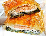 Foto del paso 4 de la receta: Rollo de pasta filo relleno de salmón y espinacas