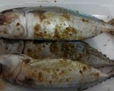 Foto langkah ke 2 dari resep Kembung Goreng Simpel enak.