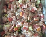 Csirkecombbal és császárszalonnával rakott brokkolis karfiol recept fázis 4 fotója