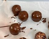 A picture of step 10 of Cashew-Berries Dark Chocolate Bites.