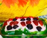 A picture of step 5 of Stawbery and berry Trifle.