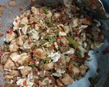 A picture of step 3 of Chicken hakka nodals.
