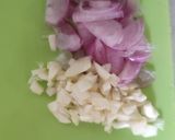 Foto langkah ke 1 dari resep Tumis tauge caisim sederhana.