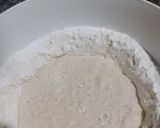 Foto del paso 1 de la receta: Medialunas saladas o de grasa