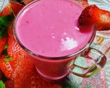 स्ट्रॉबेरी स्मूदी (Strawberry Smoothie recipe in hindi) रेसिपी चरण 3 फोटो