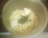 Foto del paso 6 de la receta: Flautas de pan de molde rellenas de salchichas, queso y bacon con puré de papas