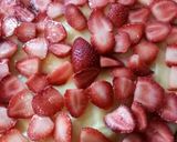 Foto del paso 3 de la receta: Tarta de frutillas 🍓sin horno!