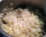 Foto langkah ke 3 dari resep Risotto Milanese.