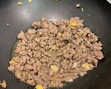 รูปขั้นตอนการทำที่ 2 ของ เนื้อสับผัดไข่กระเทียมเจียว
