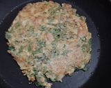 Foto del paso 2 de la receta: Tortillita de espinaca, panceta y cebolla