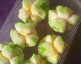 Foto langkah ke 6 dari resep Bolu kukus mekar semangka kuning 1 telur.