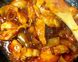 A picture of step 7 of My Tasty Chicken, Onion in BBQ Sauce with Homemade Chips 🤩.