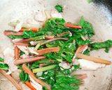 Hình bước làm 1 của món Cải cầu vồng xào thịt