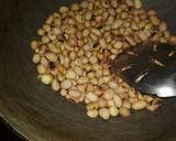 A picture of step 2 of Till gud and peanut chikki.