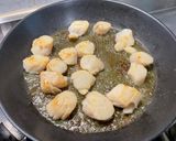 Une image de l'étape 13 de Noix de Saint Jacques à la fondue de poireaux.