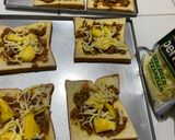 Foto langkah ke 5 dari resep Pizza Roti.