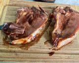 Une image de l'étape 2 de Côtes de veau marinées grillées sauce BBQ et coriandre.
