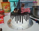 Foto langkah ke 12 dari resep Simple Drip Cake.