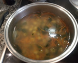 Foto del paso 3 de la receta: Caldo de pollo con garbanzo, zanahorias y pasta exprés