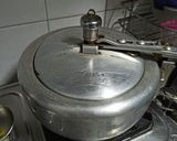 A picture of step 11 of Daal Palak.
