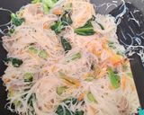 Foto langkah ke 7 dari resep Bihun goreng.