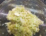 Foto del paso 2 de la receta: Chucrut casero, o col fermentada con manzana. Es una fuente de bacterias probióticas