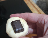 Foto del paso 3 de la receta: Bollitos rellenos de chocolate con almendras o pistachos