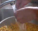 Foto del paso 3 de la receta: Arepas de maíz duce