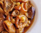Foto del paso 7 de la receta: Calamares estofados con garbanzos y rovellons