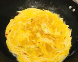 Foto langkah ke 4 dari resep Telur dadar 筊白筍,waterbamboo.
