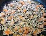 Foto del paso 4 de la receta: Tagliatelle con Gulas y Langostinos