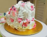 વ્હાઇટ ફોરેસ્ટ કેક (White Forest Cake Recipe In Gujarati) રેસીપી સ્ટેપ2ફોટો