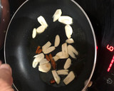 Foto del paso 3 de la receta: Nidos de gulas picantes sobre nidos de bollitos integrales