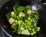 A picture of step 2 of Green Peas and Sojne Phuler Chorchori.