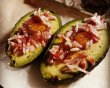 Foto del paso 1 de la receta: Aguacate con huevo y virutas de panceta
