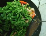 Foto langkah ke 4 dari resep Tumis buncis udang.