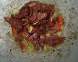 Foto langkah ke 3 dari resep Tumis enoki beef.